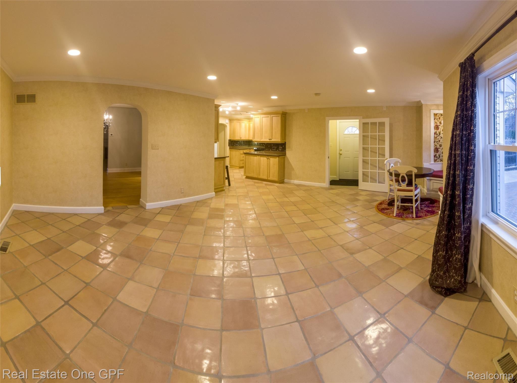 1210 Yorkshire Road Grosse Pointe, MI 48230 - Photo 7 of 37 04 ! 231 Fam Rm2.jpg