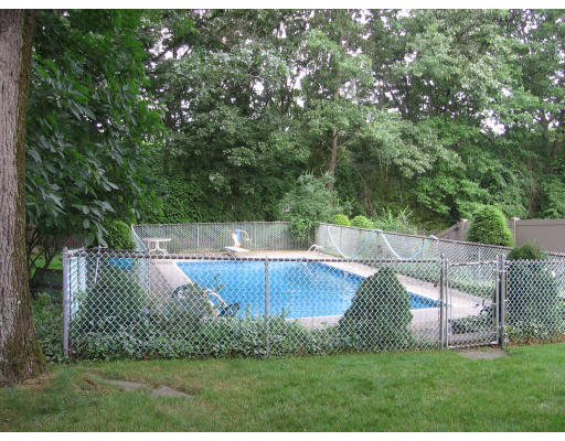 35 Blossom Road West Springfield, MA 01089 - Photo 7 of 11