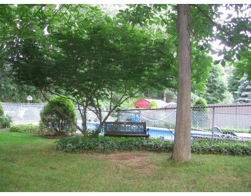 35 Blossom Road West Springfield, MA 01089 - Photo 8 of 11