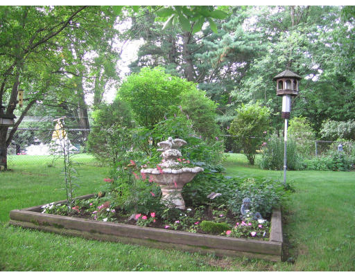 35 Blossom Road West Springfield, MA 01089 - Photo 9 of 11