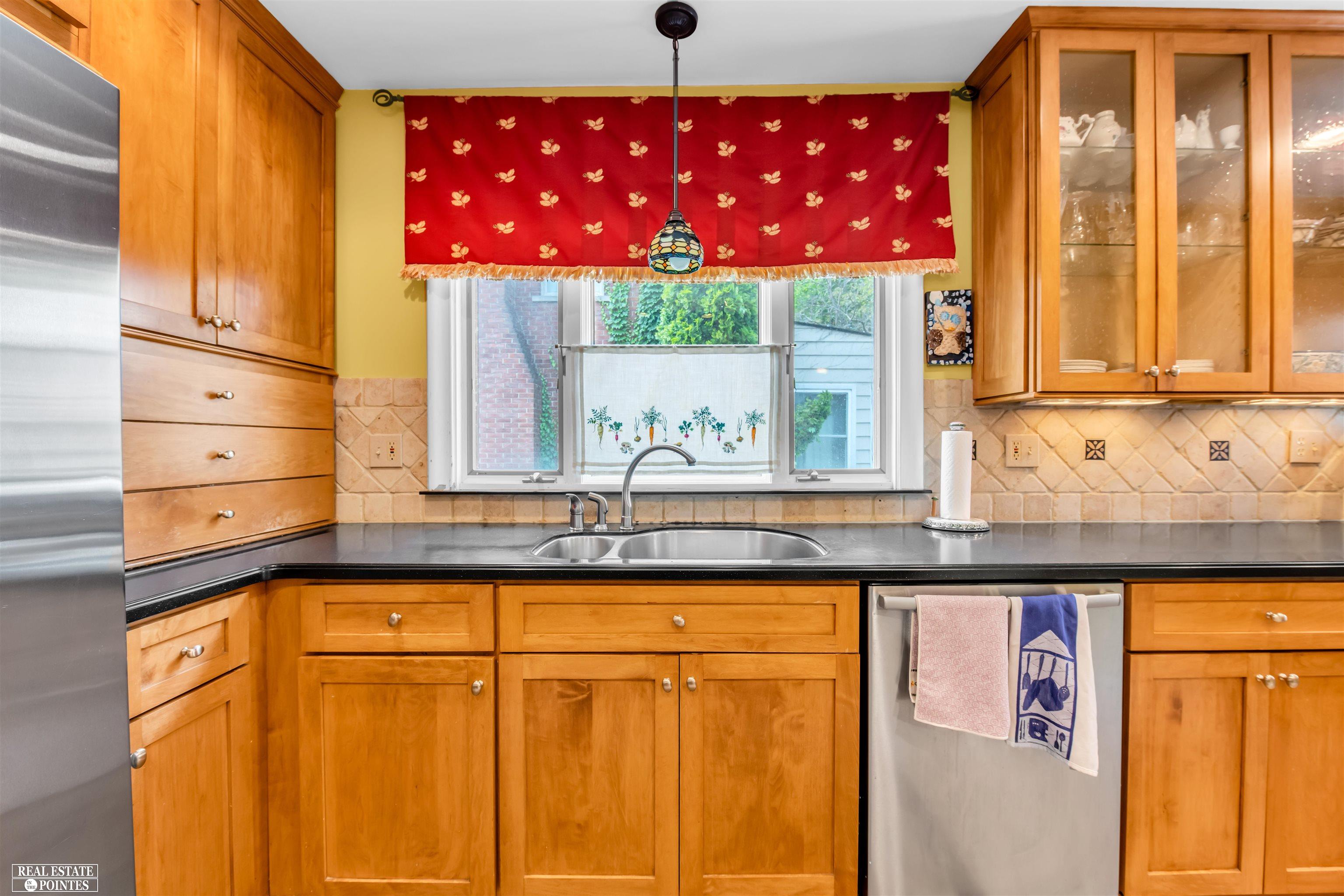 1346 Bishop Road Grosse Pointe Park, MI 48230 - Photo 10 of 31