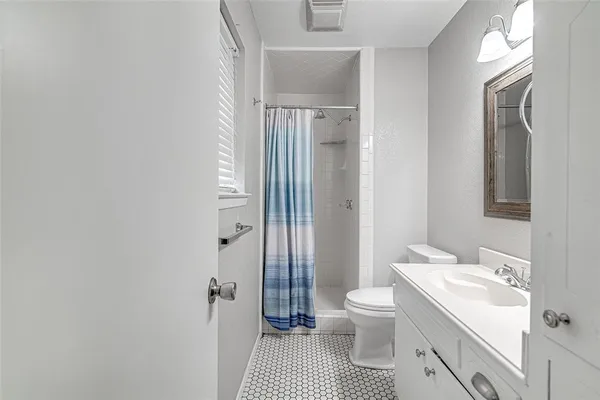 $1,795 | 724 Sue Ann Lane, Burleson, TX 76028