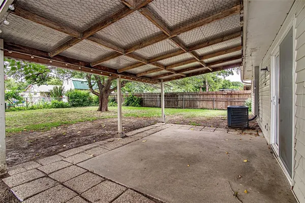 $1,795 | 724 Sue Ann Lane, Burleson, TX 76028