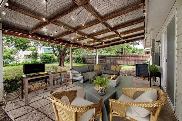 $1,795 | 724 Sue Ann Lane, Burleson, TX 76028