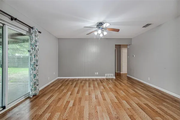 $1,795 | 724 Sue Ann Lane, Burleson, TX 76028