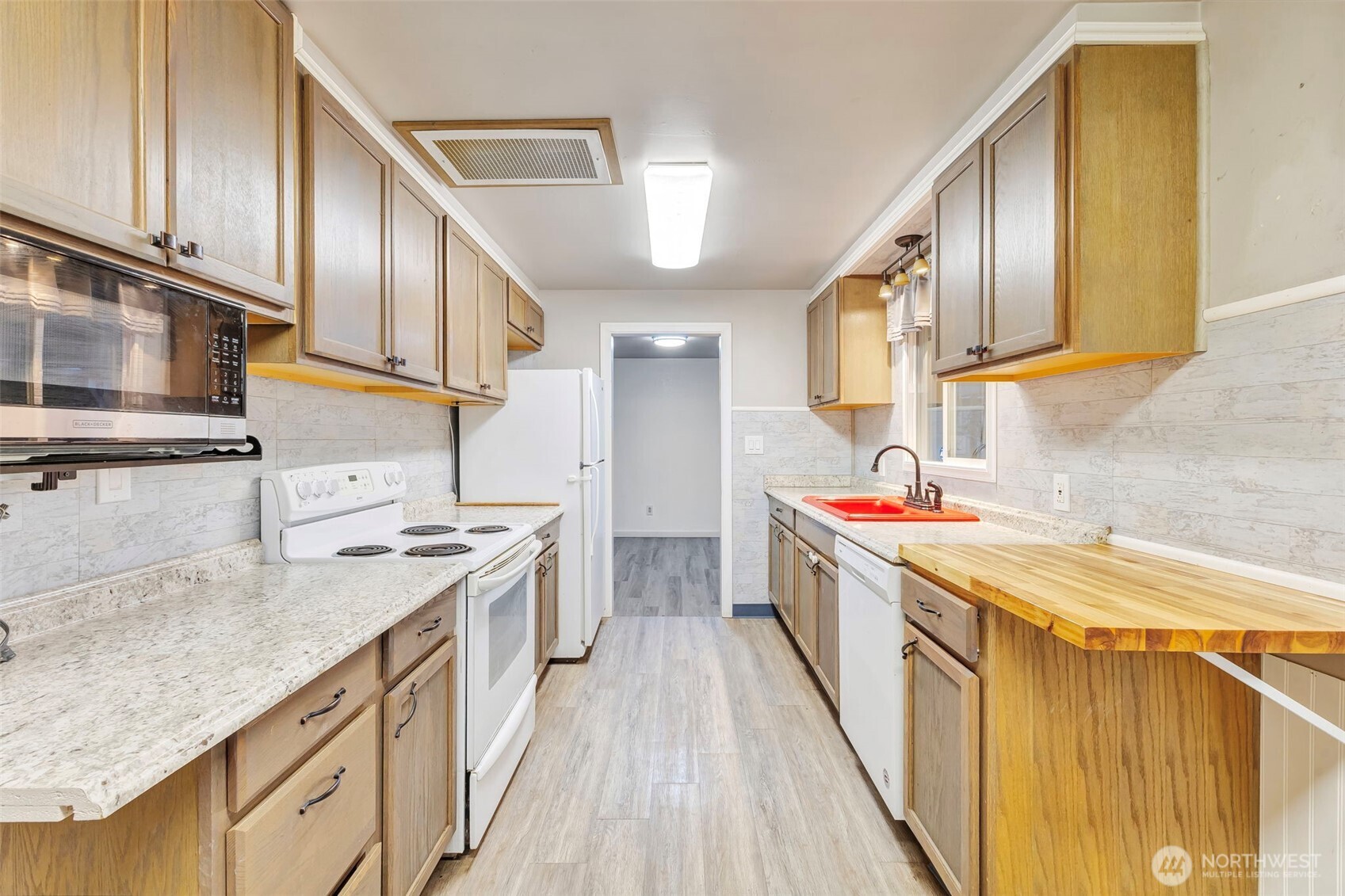 10915 Davisson Road Southwest Lakewood, WA 98499 - Photo 13 of 29 Gallery Image 13