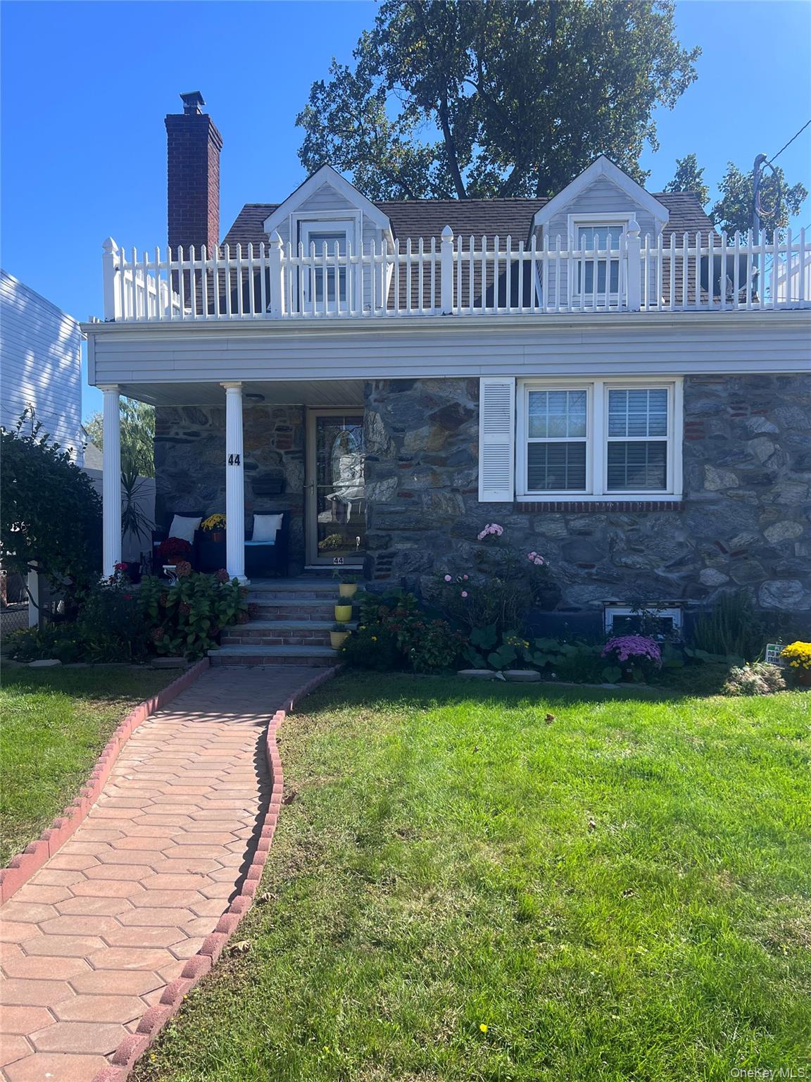44 Frank Street Valley Stream, NY 11580 - Photo 22 of 23 a front view of a house with a yard