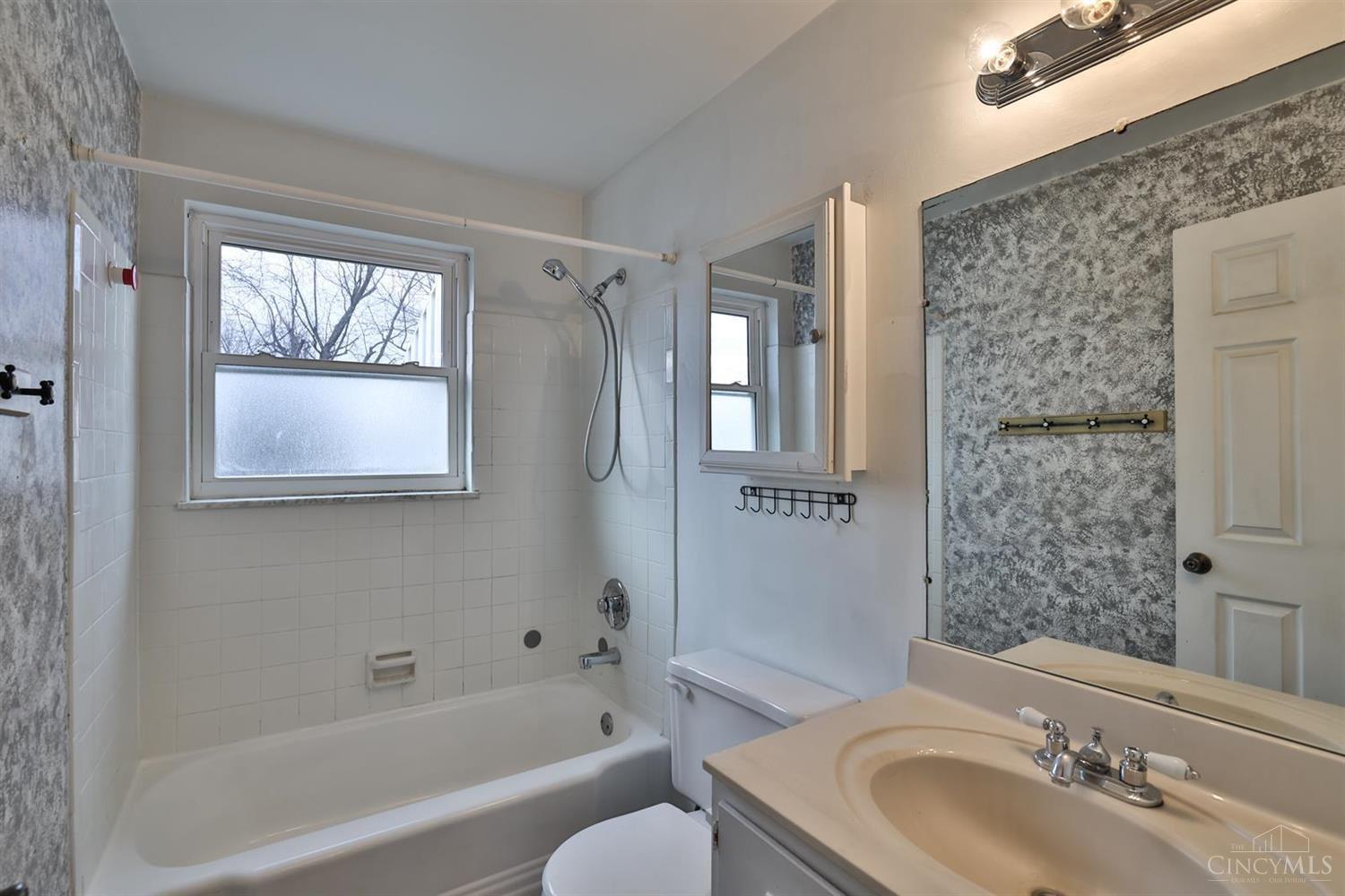 10669 Plainfield Road Sharonville, OH 45241 - Photo 19 of 29