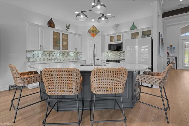 $990,000 | 6977 Bent Grass Drive, Naples, FL 34113