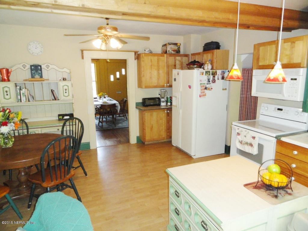 1615 Lorimier Road Jacksonville, FL 32207 - Photo 16 of 53 a very nice looking room with a couch