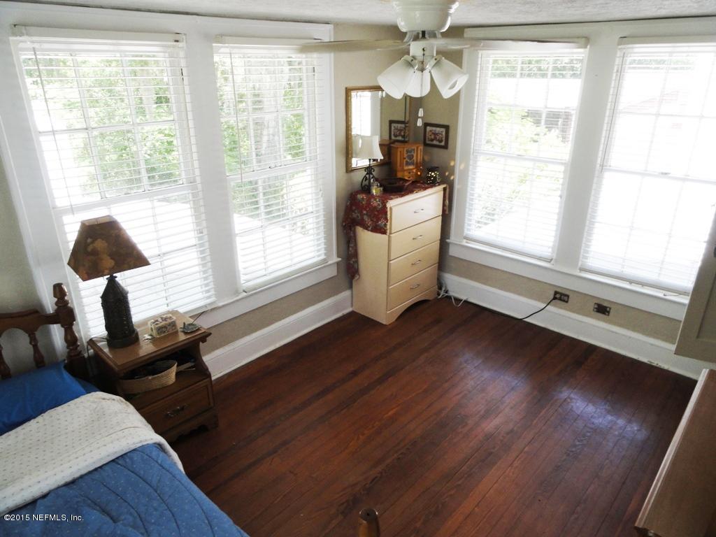 1615 Lorimier Road Jacksonville, FL 32207 - Photo 26 of 53 a living room with furniture and a large window