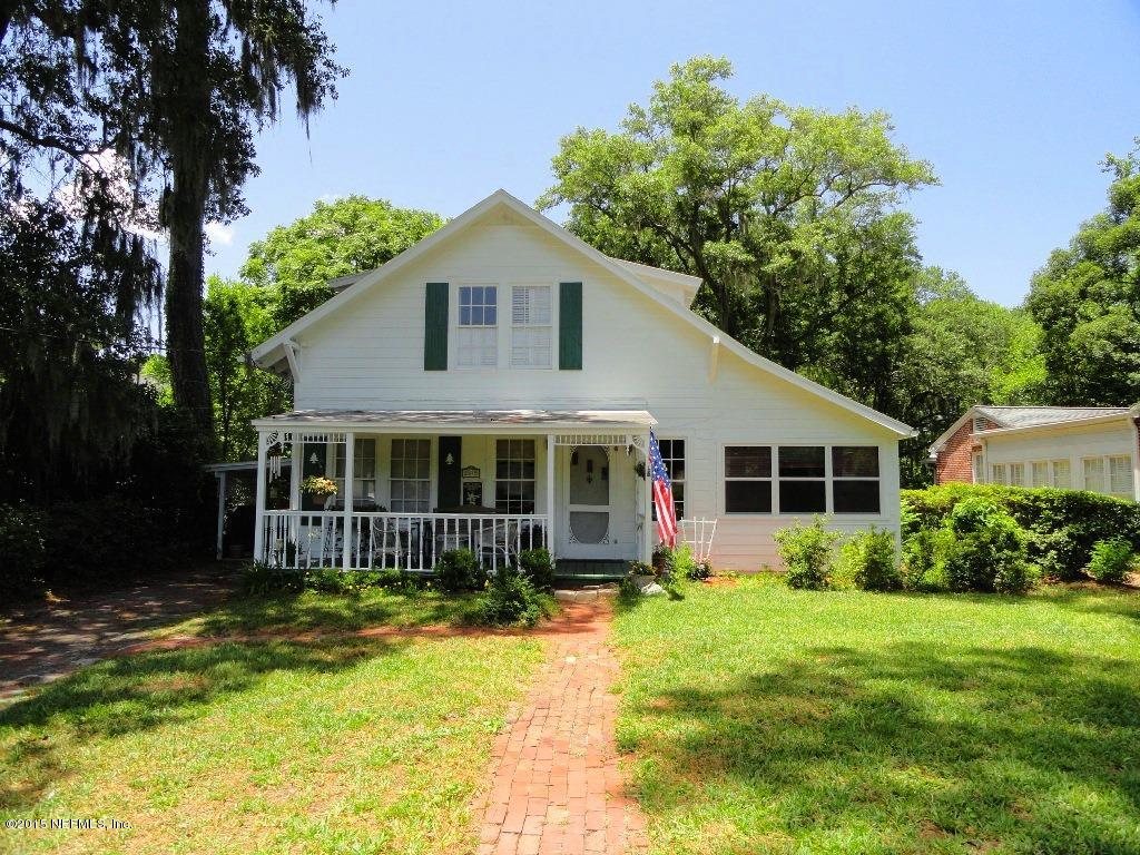 1615 Lorimier Road Jacksonville, FL 32207 - Photo 3 of 53 a front view of a house with garden