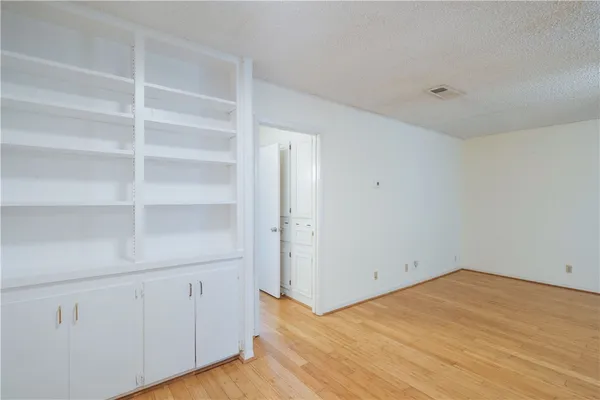 $1,600 | 1240 Barton Hills Drive, Unit 208, Austin, TX 78704