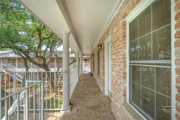 $1,600 | 1240 Barton Hills Drive, Unit 208, Austin, TX 78704