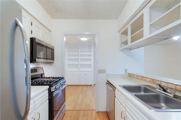 $1,600 | 1240 Barton Hills Drive, Unit 208, Austin, TX 78704