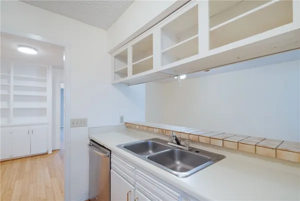 $1,600 | 1240 Barton Hills Drive, Unit 208, Austin, TX 78704