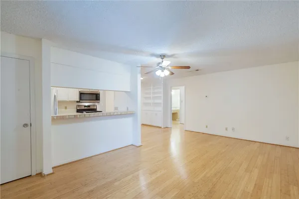 $1,600 | 1240 Barton Hills Drive, Unit 208, Austin, TX 78704