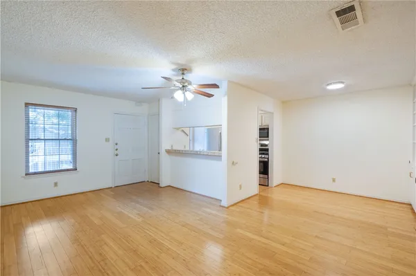 $1,600 | 1240 Barton Hills Drive, Unit 208, Austin, TX 78704