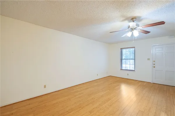 $1,600 | 1240 Barton Hills Drive, Unit 208, Austin, TX 78704