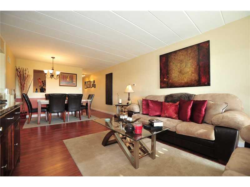 2034 Swallow Hill Road, Unit 318 Pittsburgh, PA 15220 - Photo 3 of 9 Living Room.