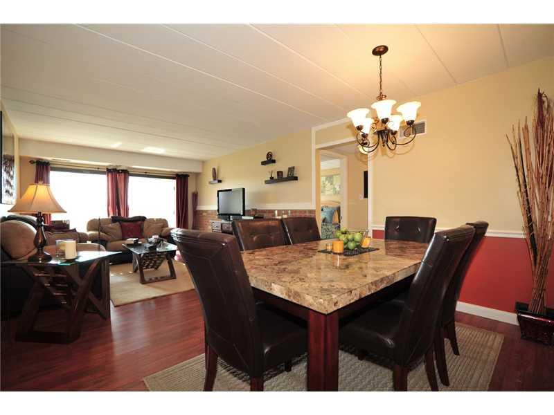 2034 Swallow Hill Road, Unit 318 Pittsburgh, PA 15220 - Photo 4 of 9 Dining Room.