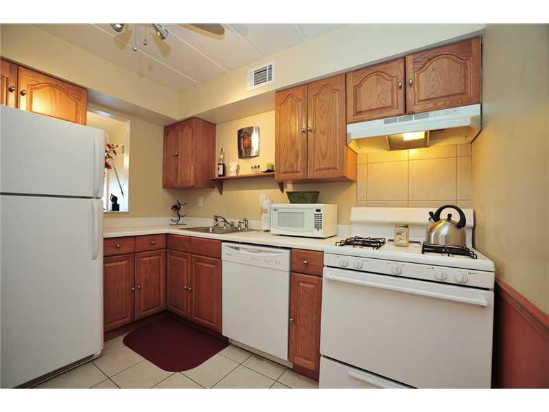 2034 Swallow Hill Road, Unit 318 Pittsburgh, PA 15220 - Photo 5 of 9 Kitchen.