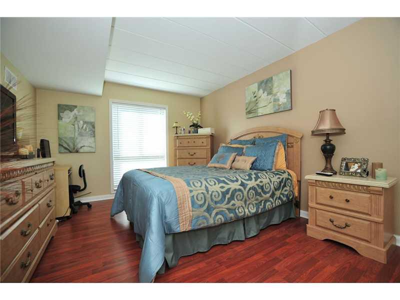 2034 Swallow Hill Road, Unit 318 Pittsburgh, PA 15220 - Photo 6 of 9 Bedroom.