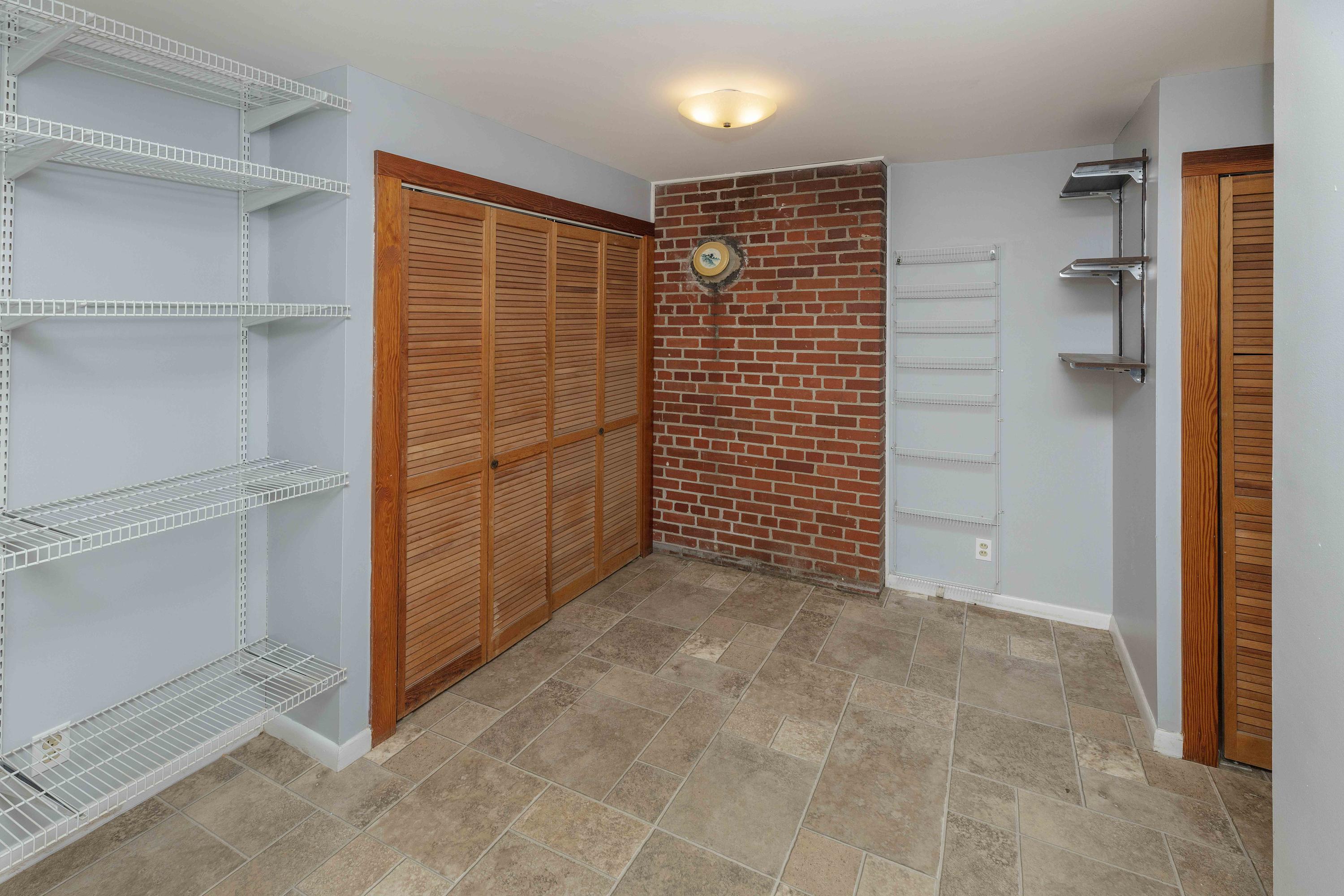 100 Pelham Road Oak Ridge, TN 37830 - Photo 12 of 26 Pantry