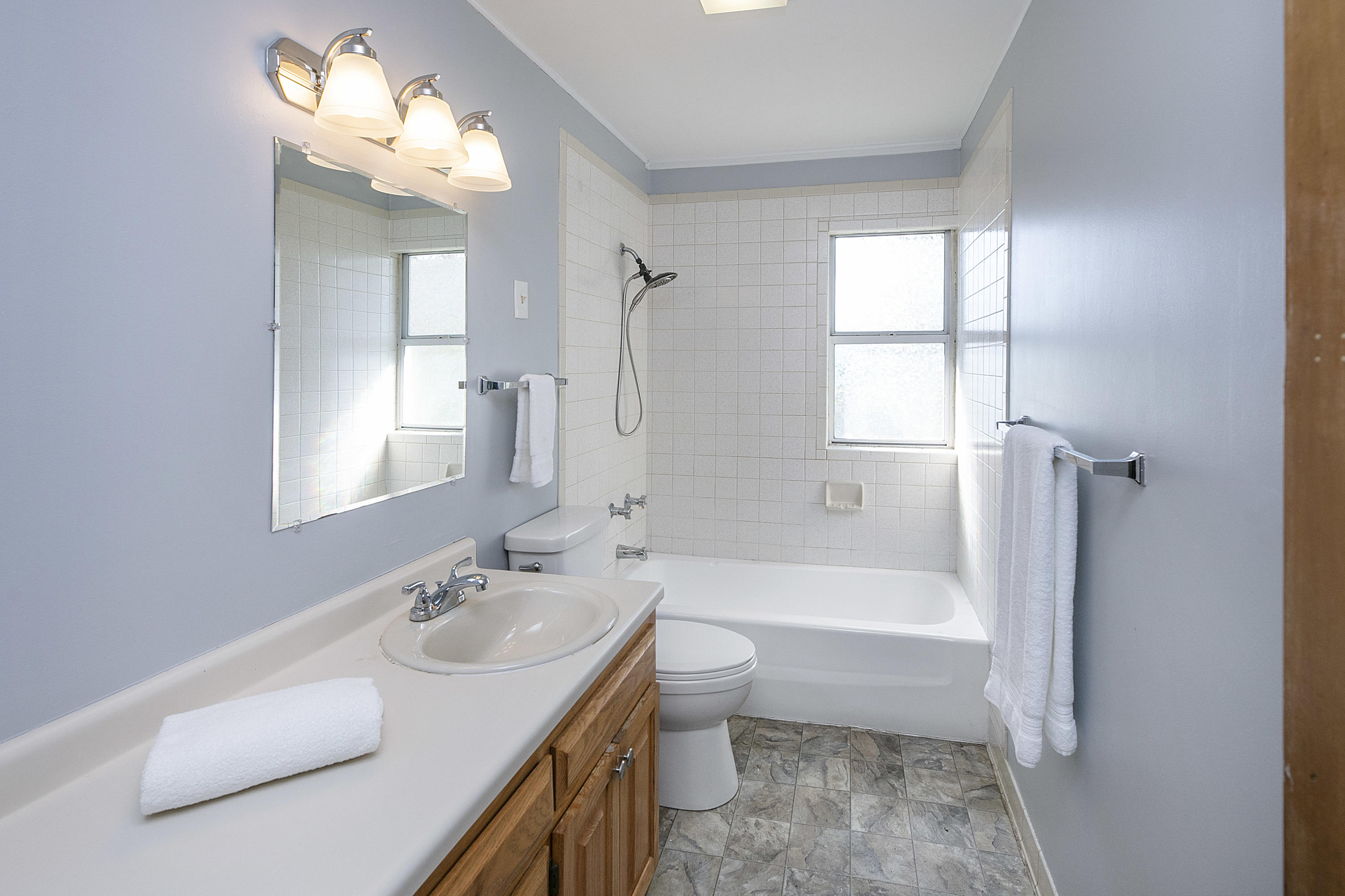 100 Pelham Road Oak Ridge, TN 37830 - Photo 18 of 26 Full Bathroom