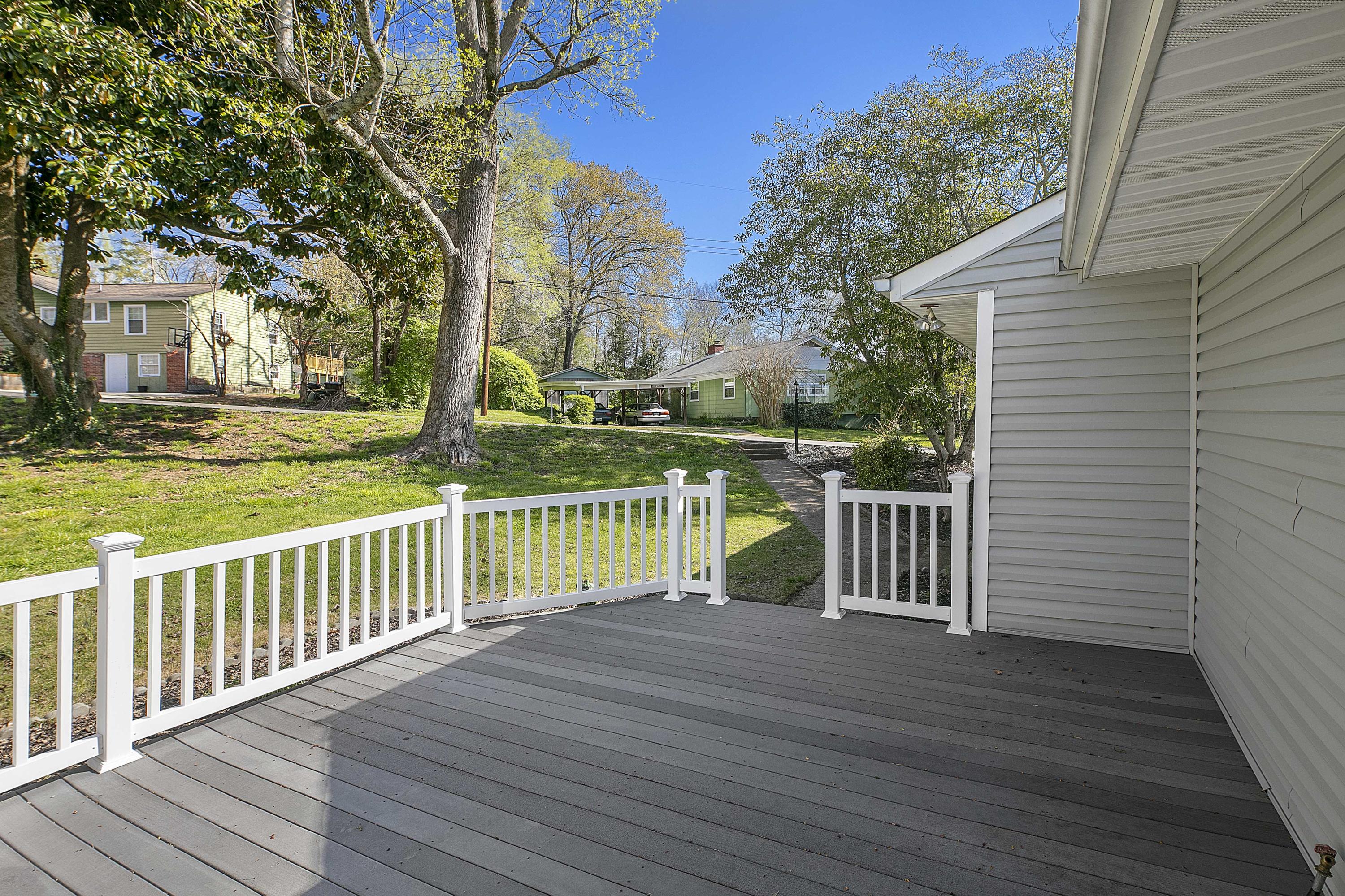 100 Pelham Road Oak Ridge, TN 37830 - Photo 3 of 26 Large Front Deck