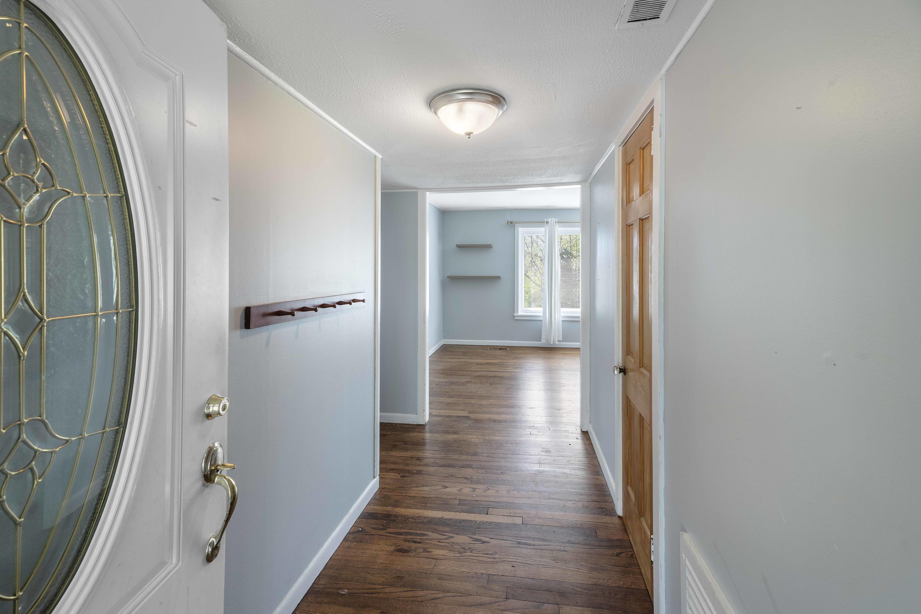 100 Pelham Road Oak Ridge, TN 37830 - Photo 4 of 26 Welcome Home!