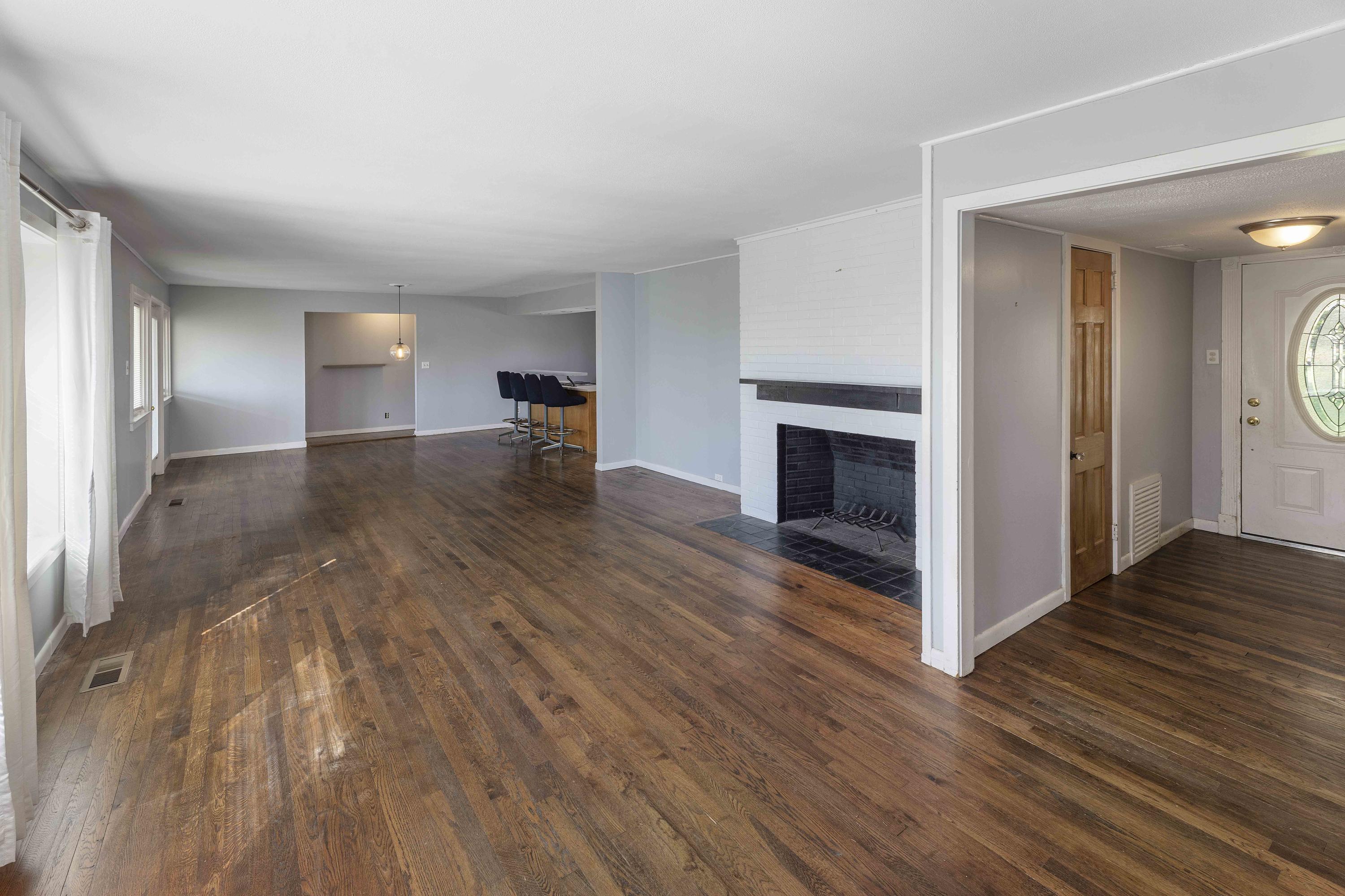 100 Pelham Road Oak Ridge, TN 37830 - Photo 5 of 26 Living Room
