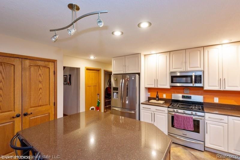 3204 West Sterns Road Lambertville, MI 48144 - Photo 13 of 26 24187629-14.jpg