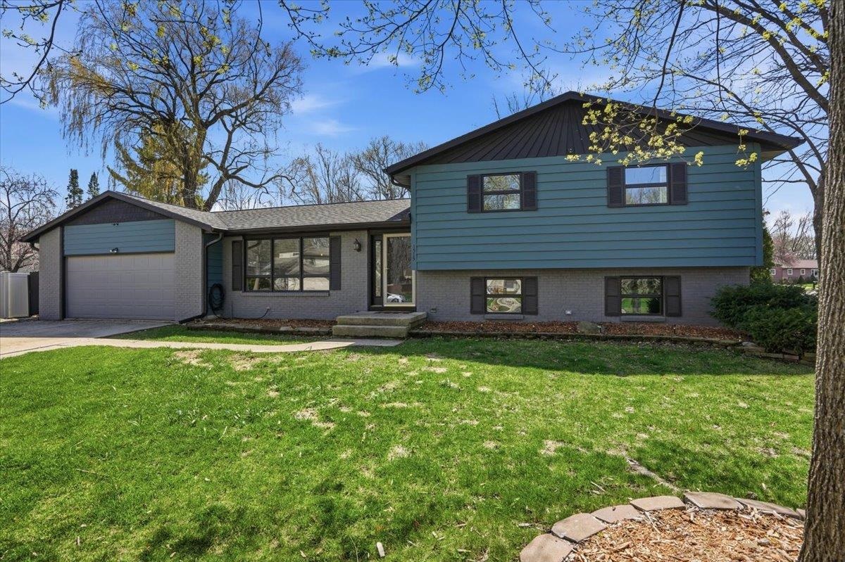 1515 Calico Lane Sun Prairie, WI 53590 - Photo 2 of 49