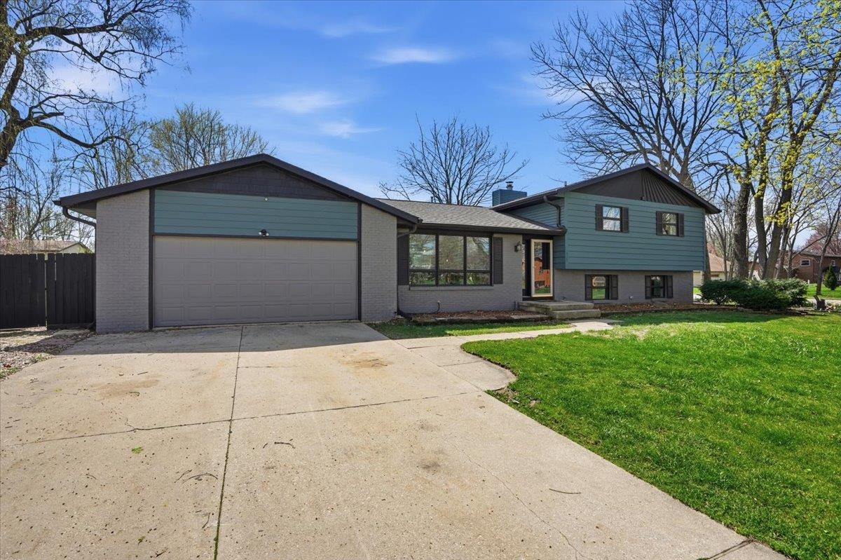 1515 Calico Lane Sun Prairie, WI 53590 - Photo 3 of 49