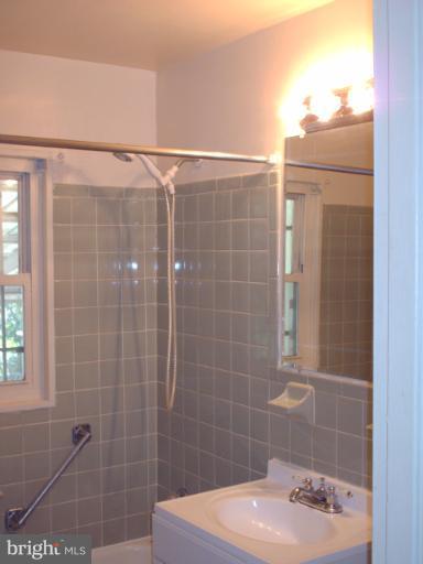 5004 Addison Road Capitol Heights, MD 20743 - Photo 8 of 17 Bath
