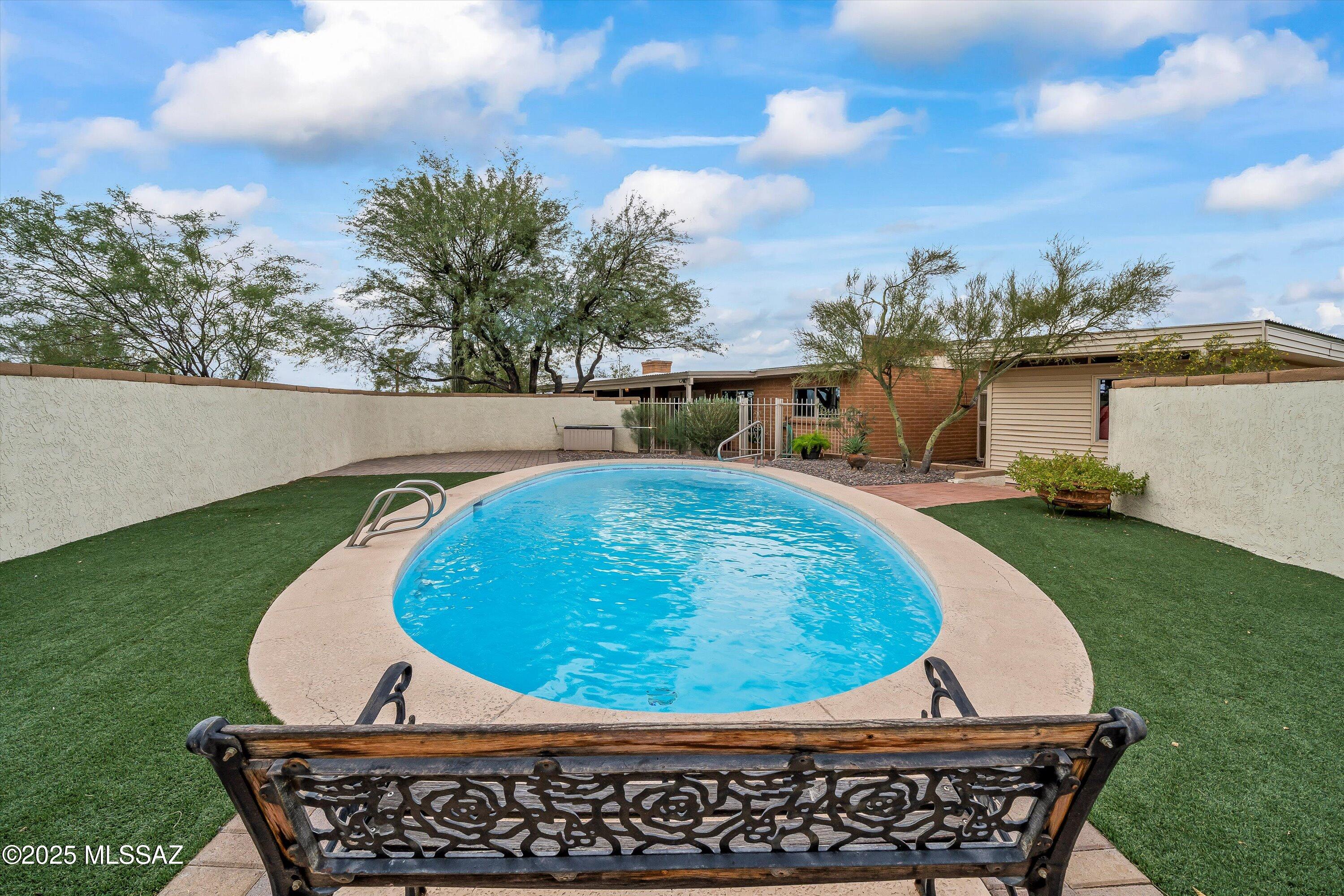 1601 West Sunset Road Tucson, AZ 85704 - Photo 36 of 47 36-Pool Area