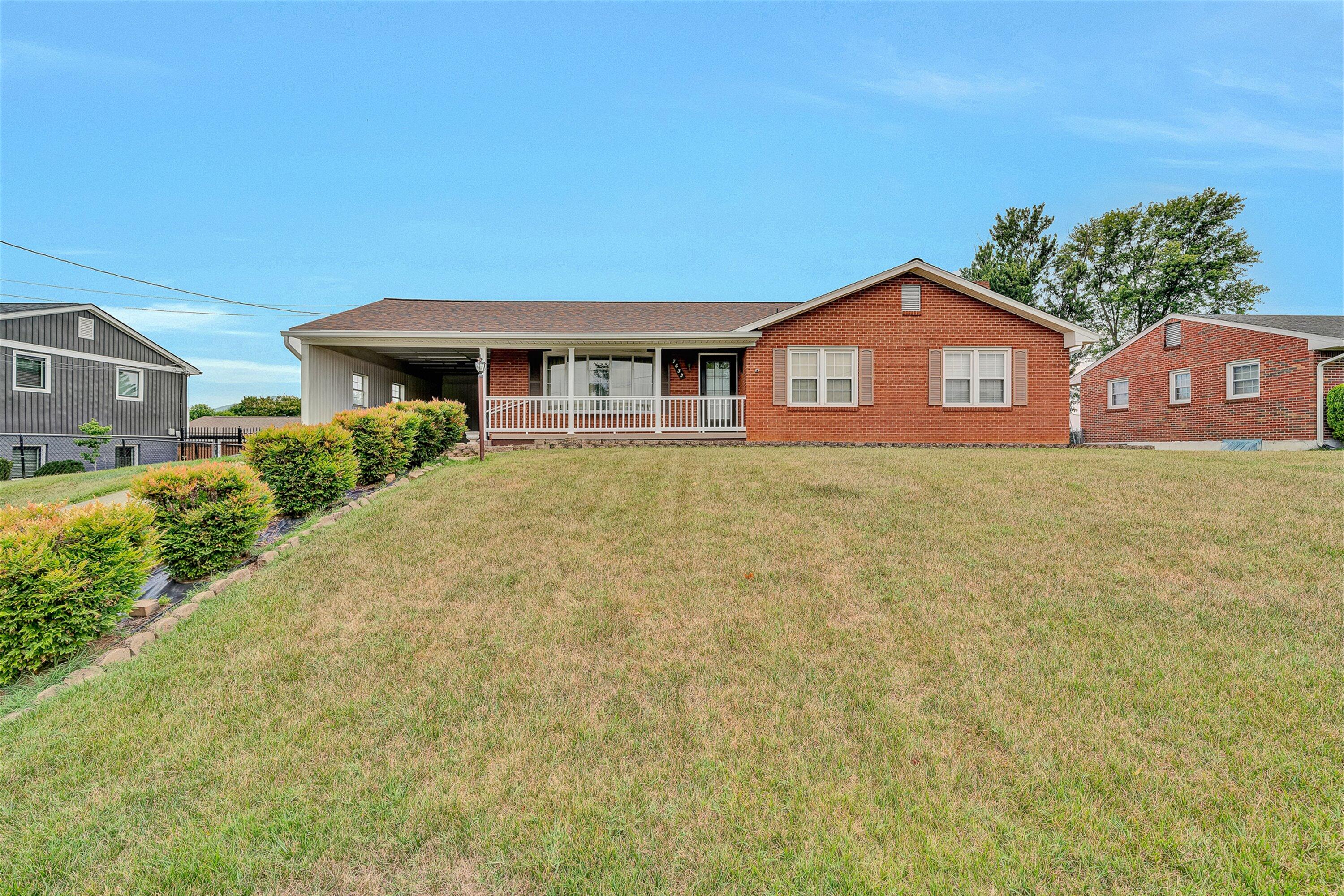 7633 Deer Branch Road Roanoke, VA 24019 - Photo 2 of 58 01-VM-02778