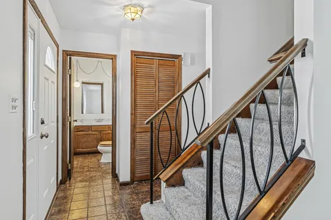 $450,000 | 1151 South Edgewood Avenue, Lombard, IL 60148