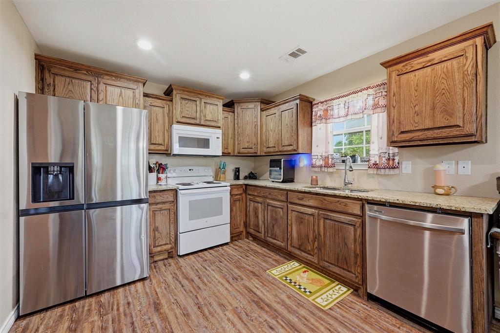 508 Simpson Drive Sherman, TX 75092 - Photo 9 of 28