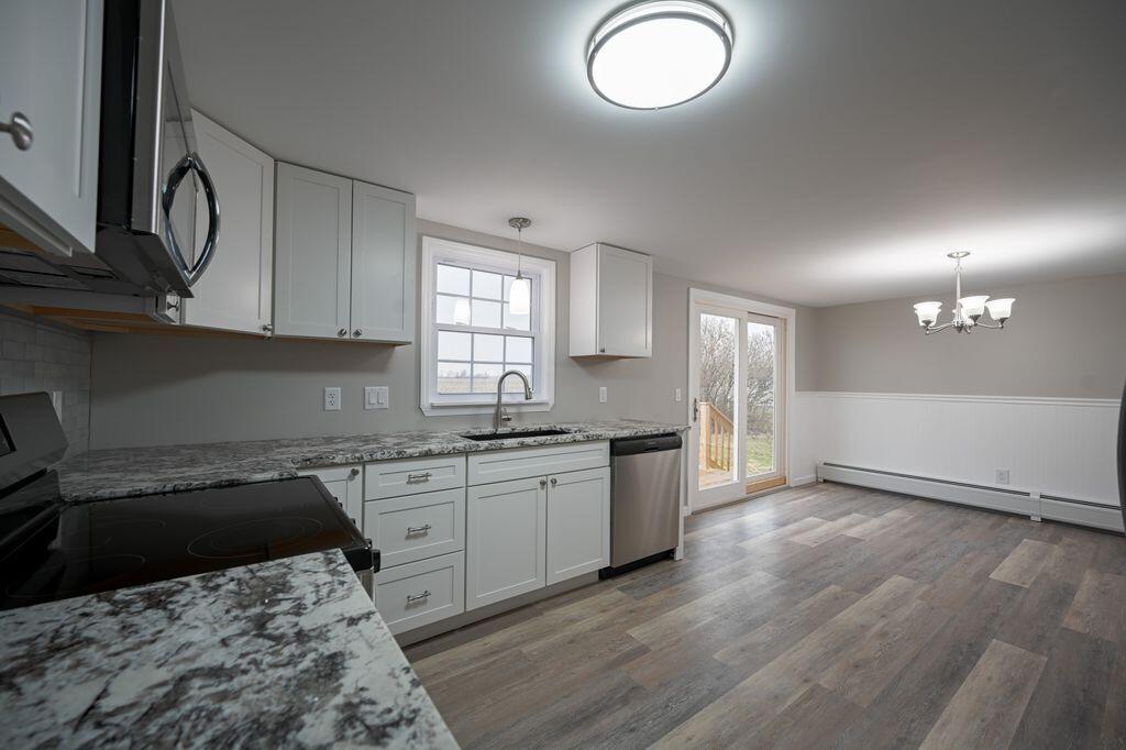 17 Columbus Drive Rouses Point, NY 12979 - Photo 15 of 25 17 Columbus Dr kit-din