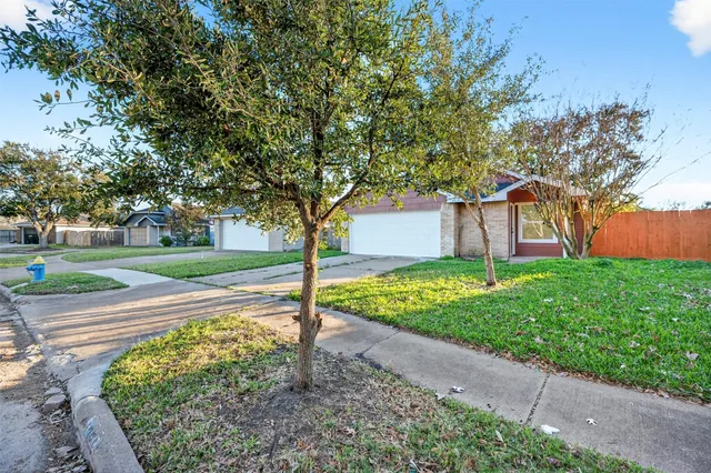 $1,700 | 13815 Bay Gardens Drive, Sugar Land, TX 77498