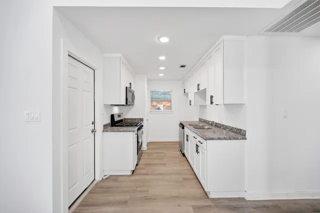 $1,700 | 13815 Bay Gardens Drive, Sugar Land, TX 77498