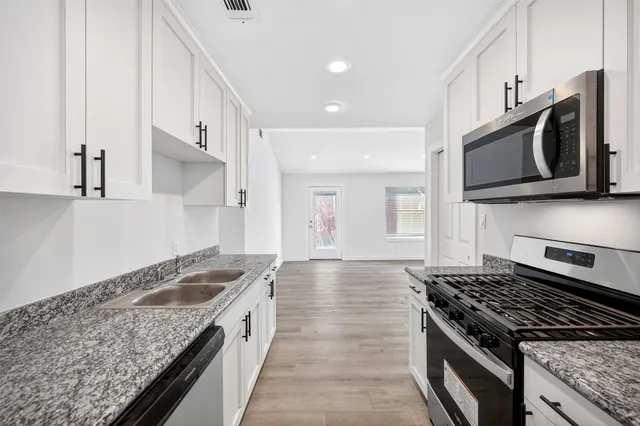 $1,700 | 13815 Bay Gardens Drive, Sugar Land, TX 77498