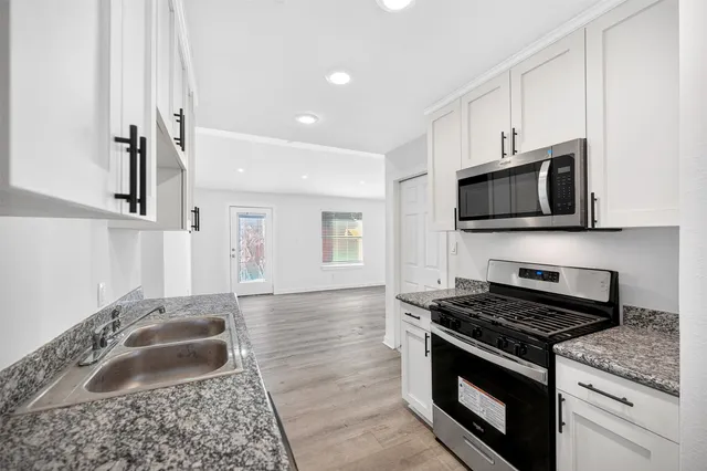 $1,700 | 13815 Bay Gardens Drive, Sugar Land, TX 77498