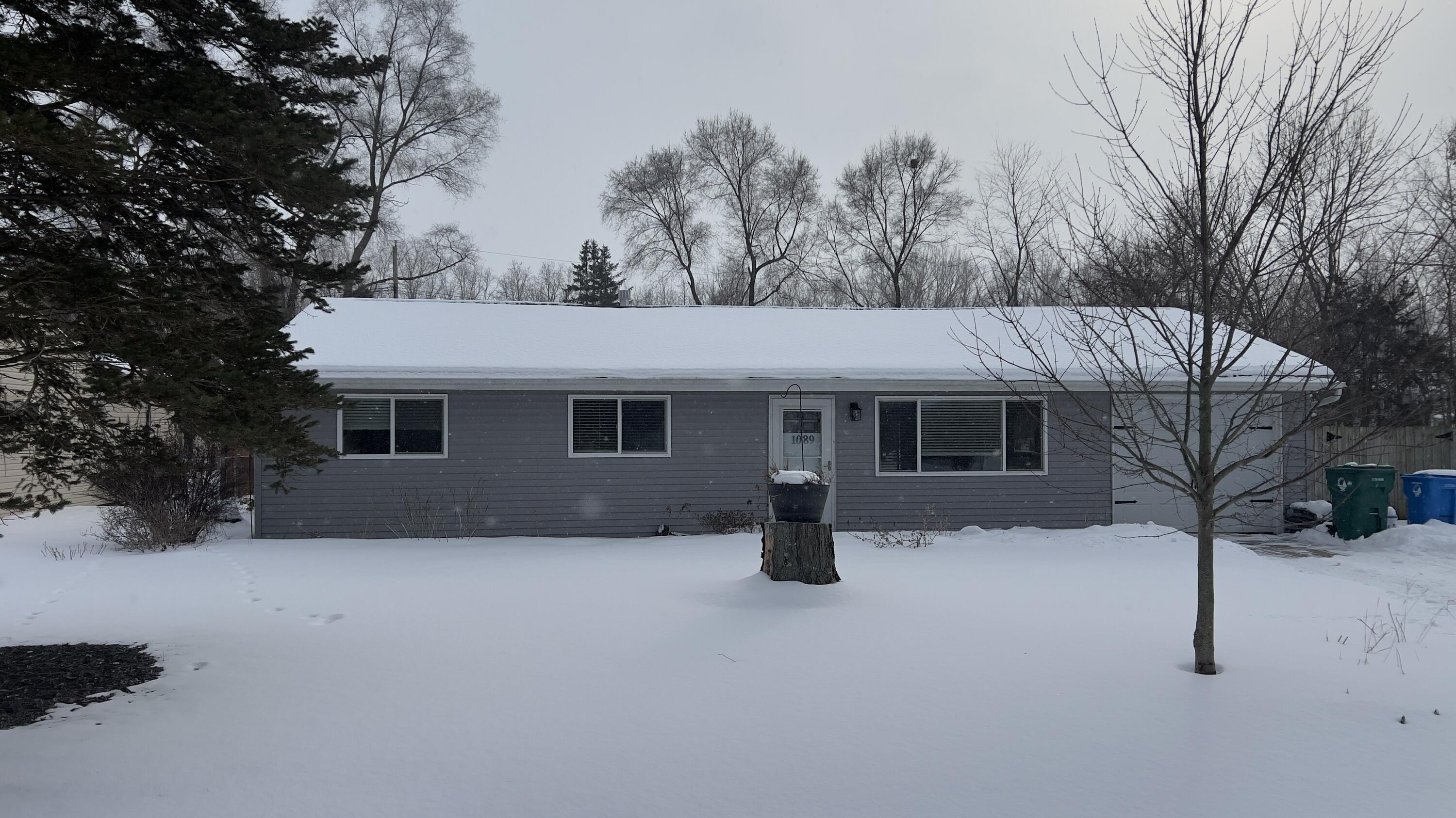 1089 Penarth Street Commerce Township, MI 48382 - Photo 2 of 22 IMG_4730