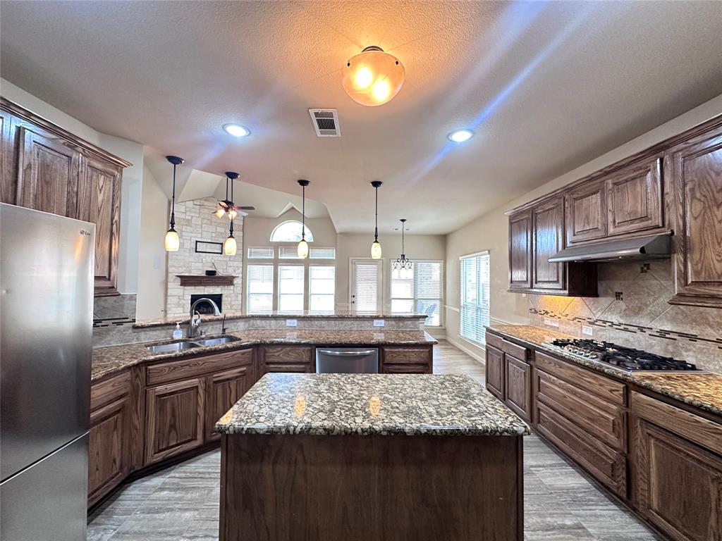 708 Yarrow Street Little Elm, TX 75068 - Photo 9 of 37