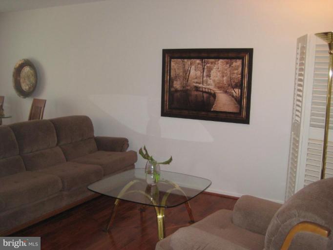 2456 Ridgehampton Court Reston, VA 20191 - Photo 4 of 15 Family Room