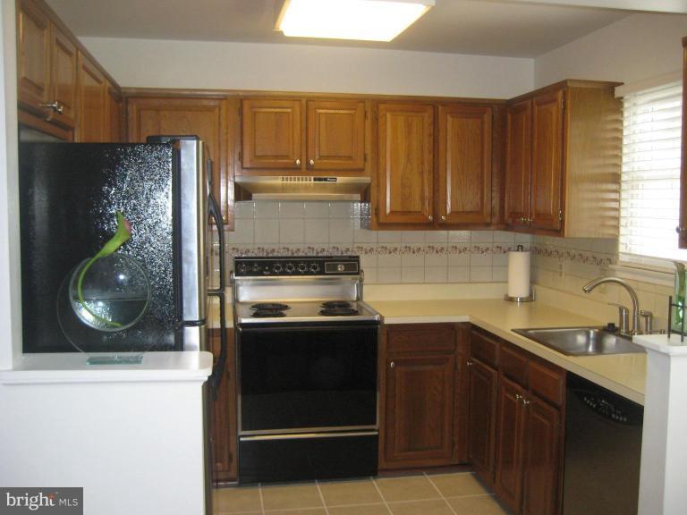 2456 Ridgehampton Court Reston, VA 20191 - Photo 6 of 15 Kitchen #2
