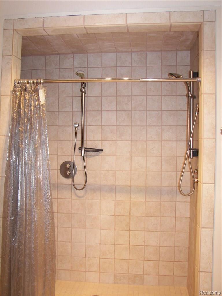 2756 Fisk Road Howell, MI 48843 - Photo 21 of 29 Dual showers in upstairs master bathroom.